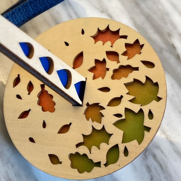 Wrist Yarn Holder: Leaves Wood Crochet Knitting Carousel Dispenser Yarn Spinner - Picture 3 of 12